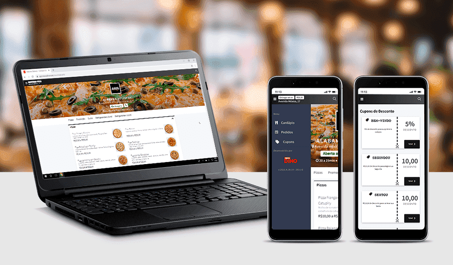 Um notebook e dois celulares com site e o aplicativo do MenuDino na tela de promoções.